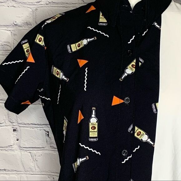 Tito’s Vodka Button down short sleeve shirt - Picture 4 of 10